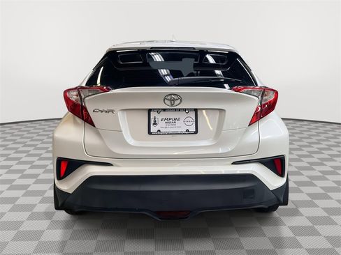 Used 2018 Toyota C-HR XLE image 3