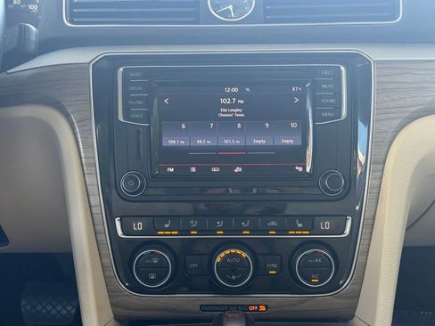 Used 2017 Volkswagen Passat 1.8T SE FWD image 23