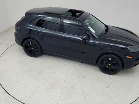 Used 2025 Porsche Cayenne w/ Premium Package image 77