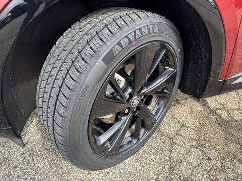 Certified 2023 Buick Envision Essence w/ Sport Touring Package AWD/4WD image 3