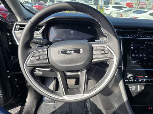 Used 2023 Jeep Grand Cherokee Laredo X image 21