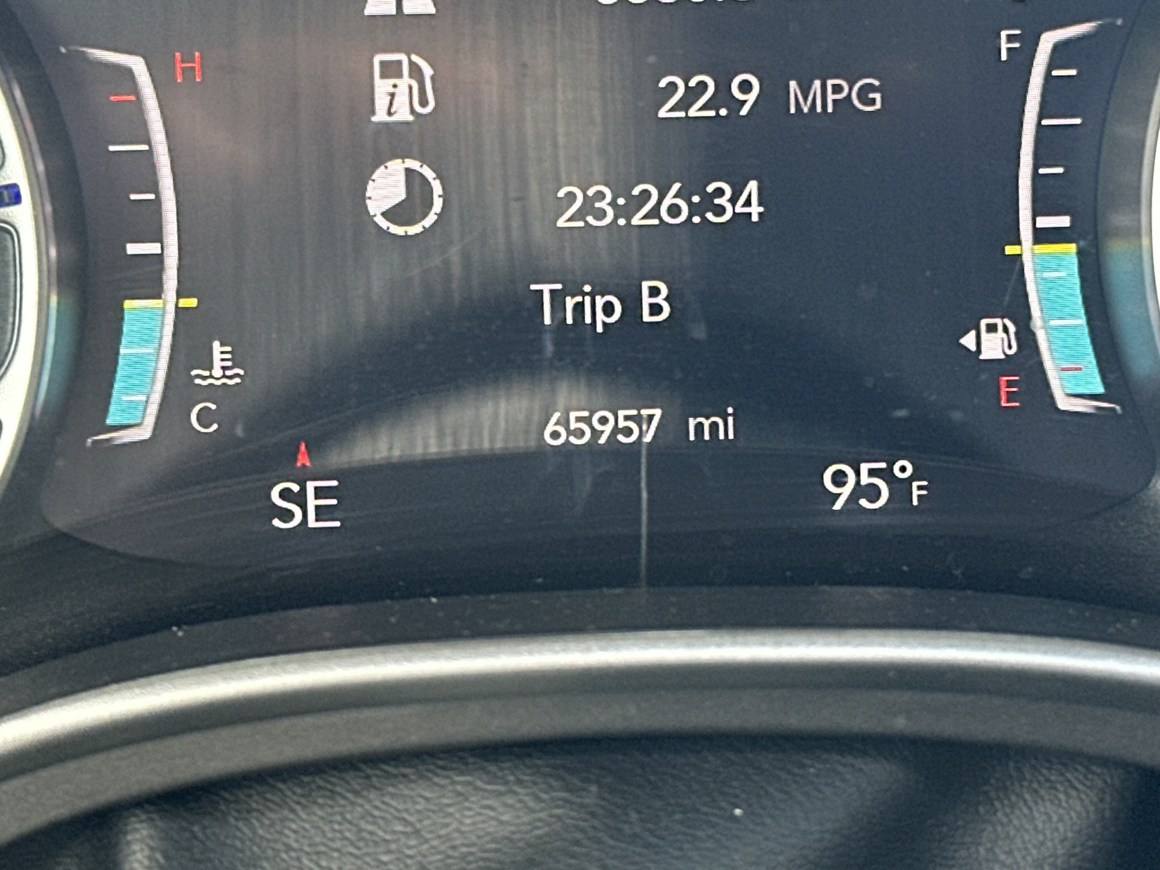 Used 2023 Chrysler Pacifica Touring-L FWD image 21