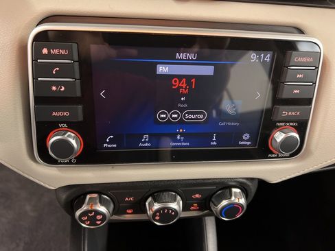 Used 2021 Nissan Versa SV FWD image 10