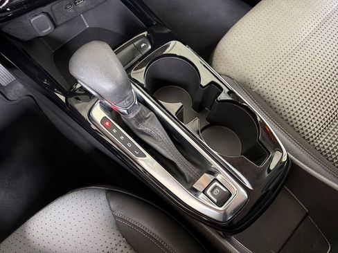 Used 2025 Chevrolet Trax LT w/ LT Convenience Package FWD image 26