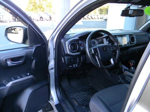 Used 2017 Toyota Tacoma TRD Off-Road image 15