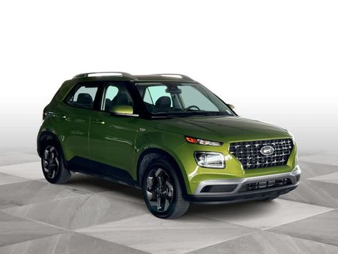 Used 2024 Hyundai Venue SEL FWD image 2