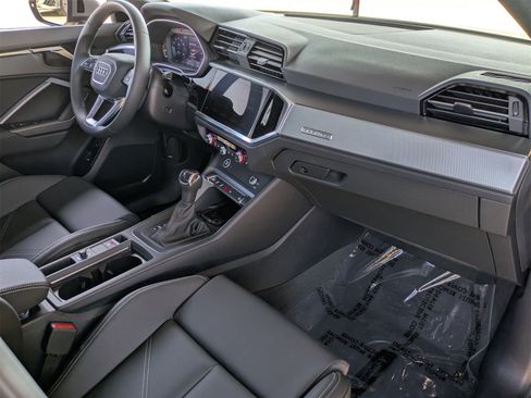 New 2025 Audi Q3 2.0T Premium image 9
