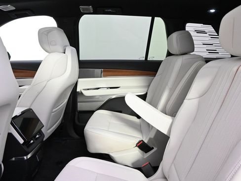 New 2026 Cadillac Vistiq Sport w/ LPO, Floor Liner Package image 20