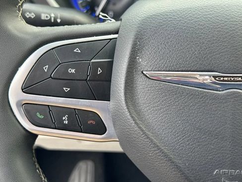 Used 2024 Chrysler Pacifica Touring-L FWD image 36