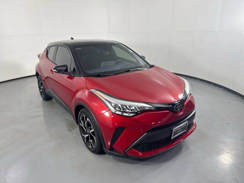 Used 2020 Toyota C-HR XLE FWD image 3