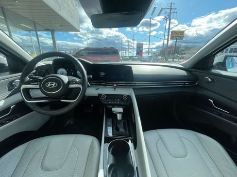 Used 2025 Hyundai Elantra Limited image 33