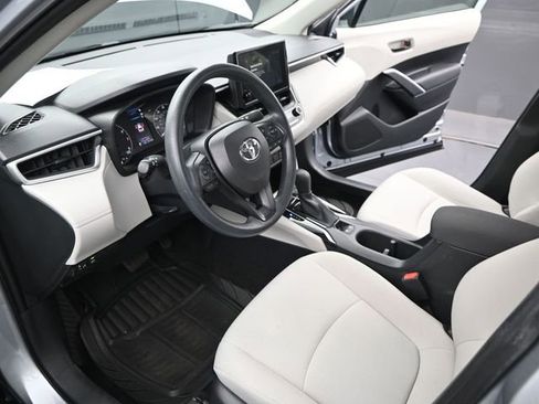 Used 2023 Toyota Corolla Cross L image 6