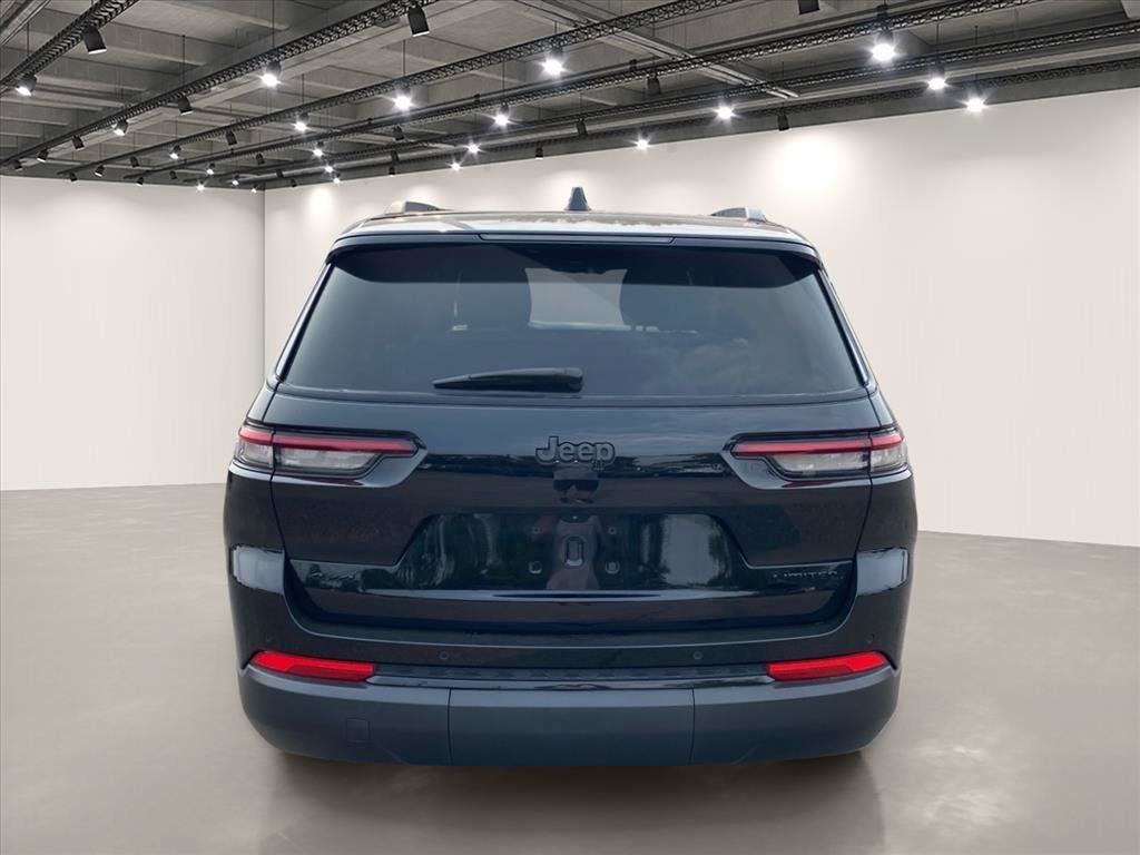 Used 2025 Jeep Grand Cherokee L Limited w/ Black Appearance Package AWD/4WD image 6