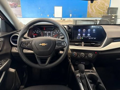 Used 2024 Chevrolet Trax LS w/ LS Convenience Package FWD image 22