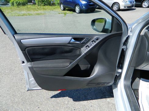 Used 2013 Volkswagen Golf 4-Door FWD image 20
