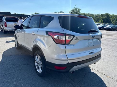 Used 2017 Ford Escape SE FWD image 8