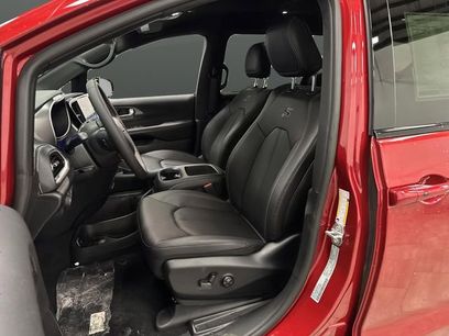 New 2026 Chrysler Pacifica Select