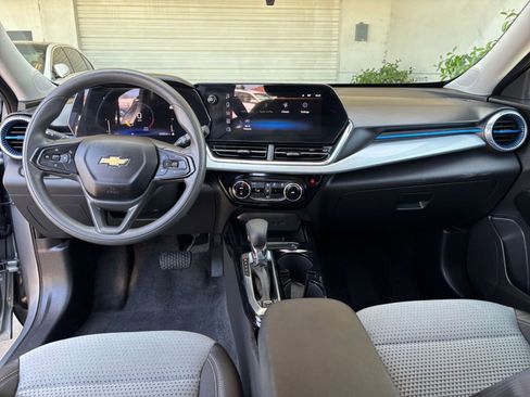 Used 2025 Chevrolet Trax LT image 33