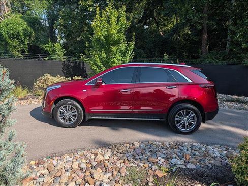 Used 2021 Cadillac XT5 Premium Luxury AWD/4WD image 2