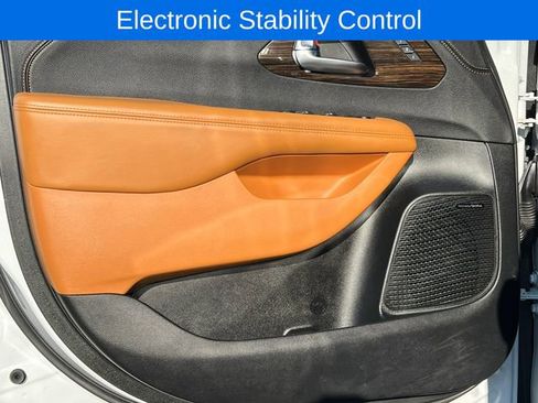 Used 2023 Chrysler Pacifica Pinnacle FWD image 17