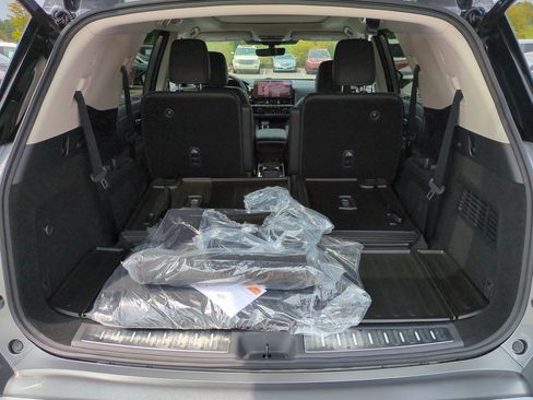 New 2026 Nissan Pathfinder Platinum w/ Accent Package FWD image 31