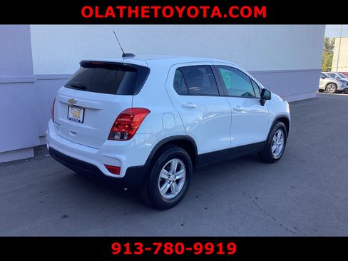 Used 2022 Chevrolet Trax LS w/ Tint and Cruise Package image 3