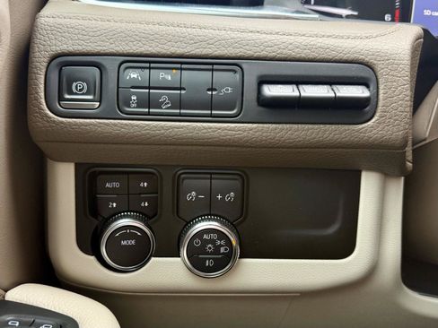 Used 2021 GMC Yukon Denali w/ LPO, Illumination Package AWD/4WD image 22