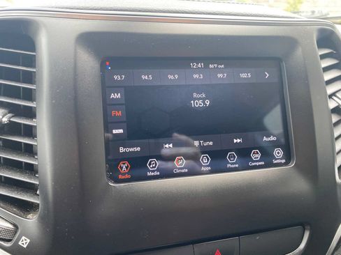 Used 2019 Jeep Cherokee Latitude Plus AWD/4WD image 20