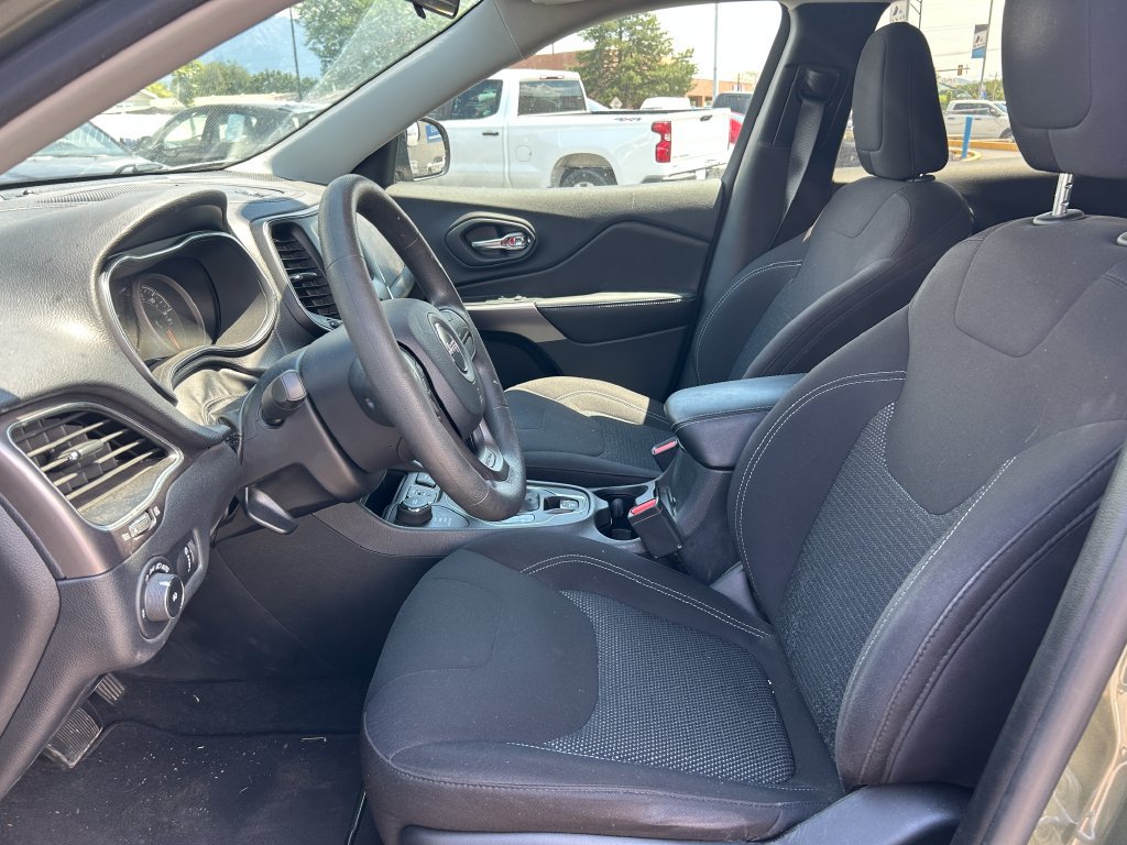 Used 2019 Jeep Cherokee Latitude w/ Popular Appearance Group AWD/4WD image 24