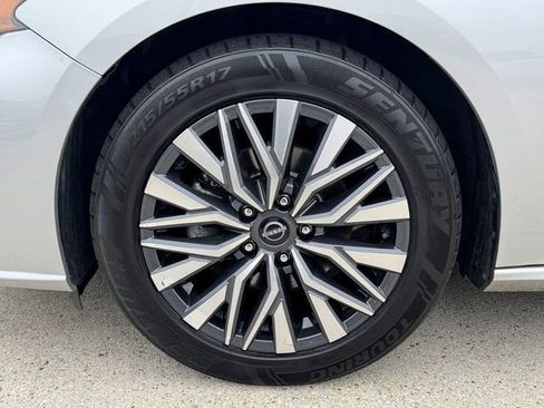 Used 2023 Nissan Altima 2.5 SV image 13