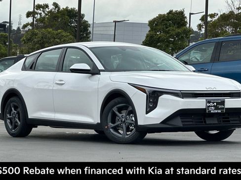 New 2026 Kia K4 LXS FWD image 2