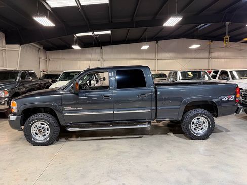 Used 2005 GMC Sierra 2500 SLT w/ Heavy-Duty Power Package AWD/4WD image 9