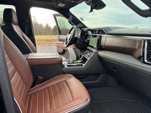 Certified 2025 GMC Sierra 2500 Denali Ultimate w/ Max Trailering Package image 35