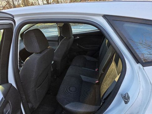 Used 2014 Ford Focus SE w/ SE Winter Package image 13