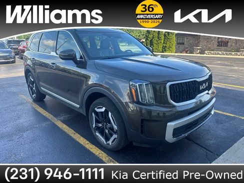 Used 2024 Kia Telluride EX w/ EX Captain's Chair Package AWD/4WD image 6