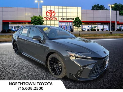 Used 2025 Toyota Camry SE w/ Convenience Package image 35