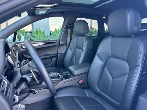 Used 2026 Porsche Macan AWD/4WD image 5