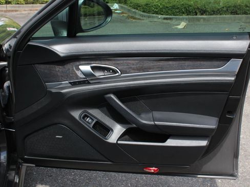 Used 2013 Porsche Panamera GTS image 42