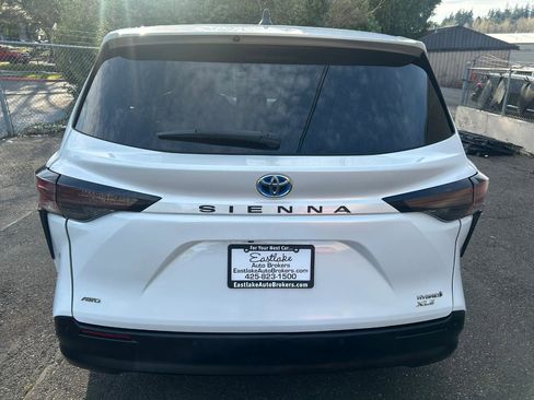 Used 2023 Toyota Sienna XLE AWD/4WD image 6