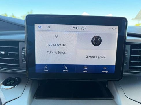 Used 2022 Ford Explorer XLT image 36