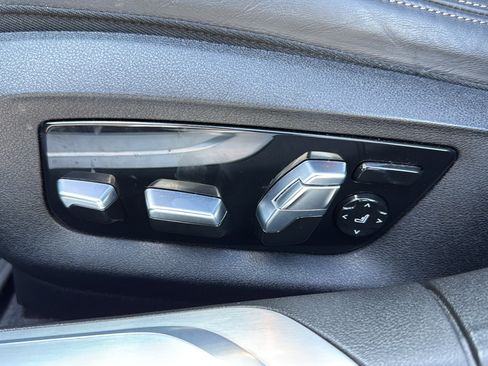 Used 2022 BMW 740i xDrive w/ M Sport Package AWD/4WD image 13
