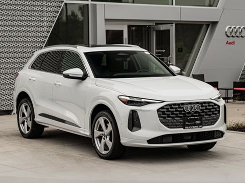 Certified 2025 Audi Q5 Premium w/ Premium Plus AWD/4WD image 2