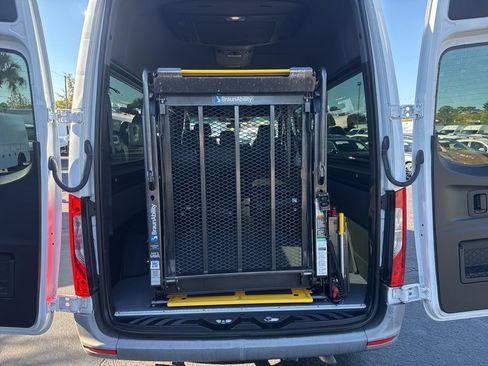 Used 2022 Mercedes-Benz Sprinter 1500 image 14