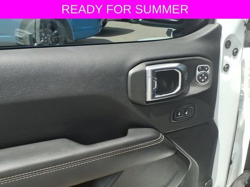 Used 2022 Jeep Wrangler Unlimited Sahara AWD/4WD image 10