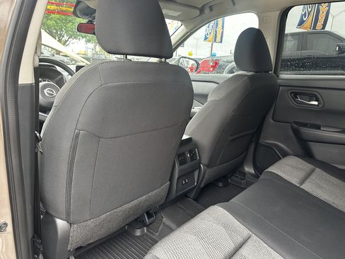 Used 2024 Nissan Rogue SV FWD image 10