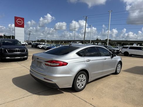 Used 2019 Ford Fusion S FWD image 15