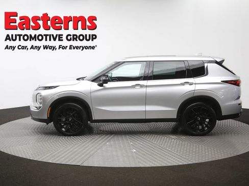 Used 2022 Mitsubishi Outlander SE image 59