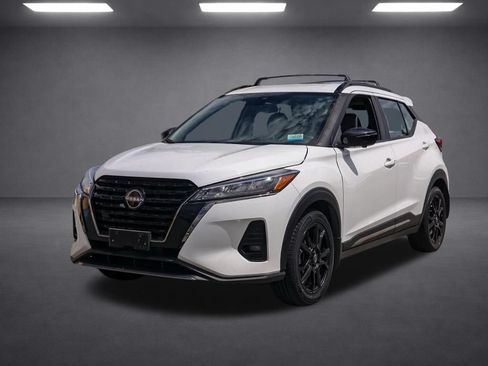 Used 2024 Nissan Kicks SR w/ SR Premium Package FWD image 8