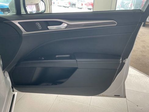 Used 2017 Ford Fusion SE w/ Equipment Group 602A image 22