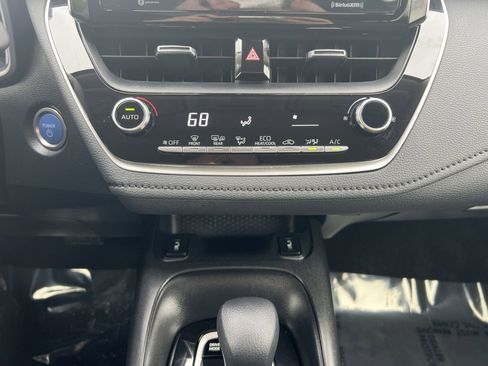 Used 2022 Toyota Corolla LE w/ Premium Interior Package FWD image 28